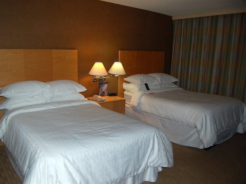 Sheraton Tucson Hotel & Suites Exterior foto